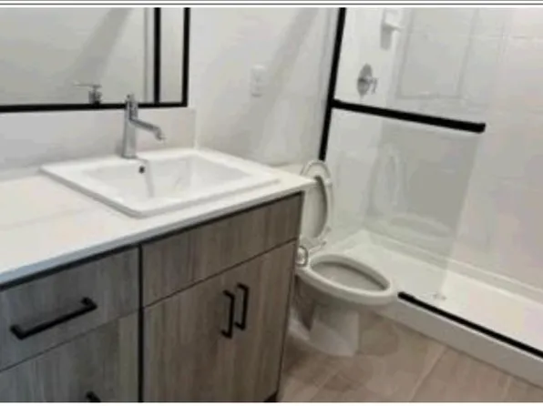 565 N Sylmar Ln, Clovis, CA 93611