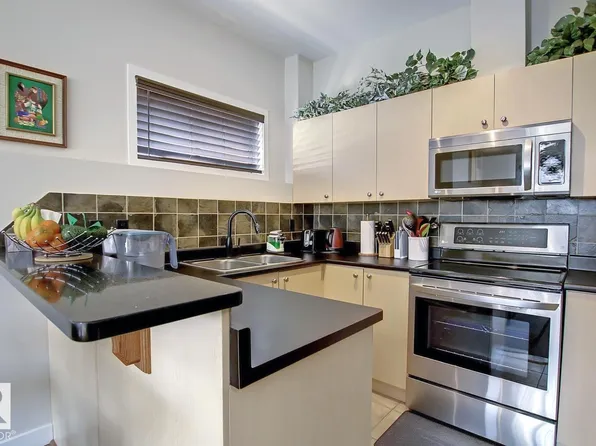 10905 109th St NW #102, Edmonton, AB T5H 3C2