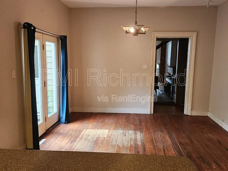 411 S Laurel St — Photo 10