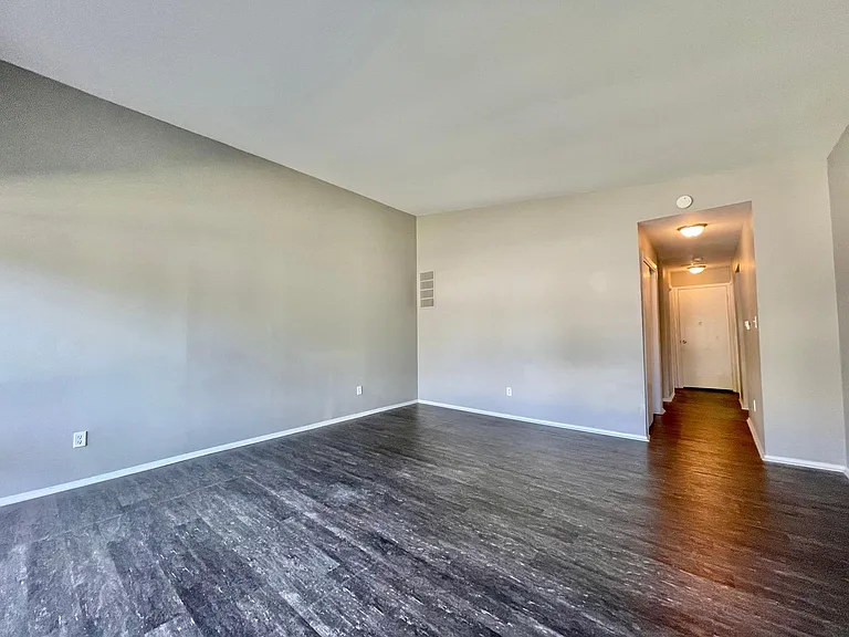 322 Heritage Ct — Photo 4