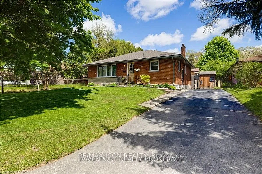 58 Manitoulin Dr
