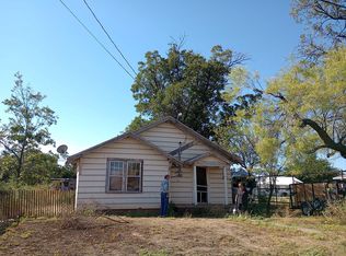 407 NE 3rd St, Knox City, TX 79529