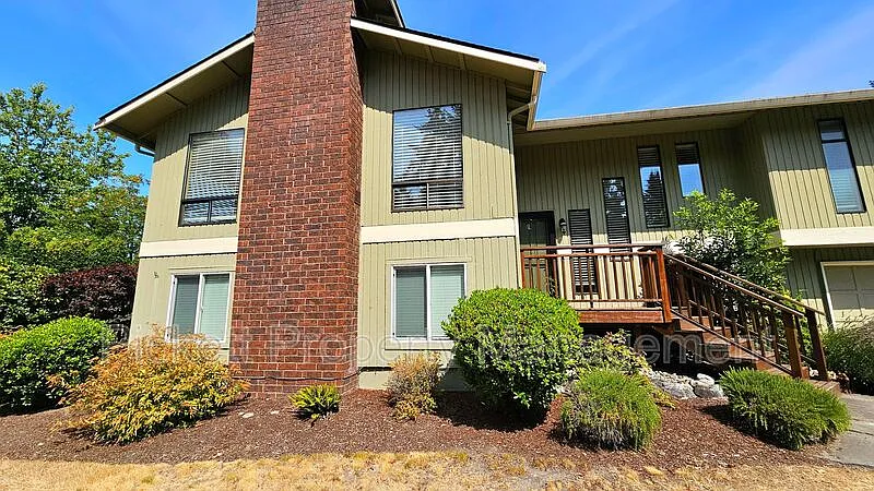 3 bed, 2.5 bath, 2924 sqft, $3,100 — Photo 2