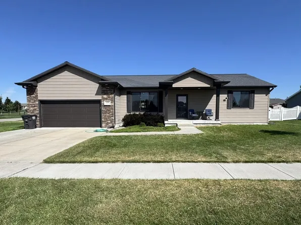 1320 Nalan Dr, Juniata, NE 68955