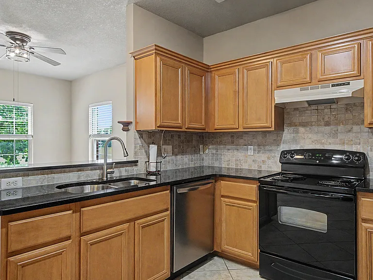 43018 Burlington Dr — Photo 15