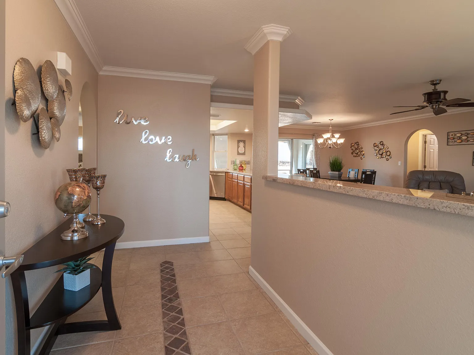 3 bed, 2.0 bath, 1826 sqft, $3,200 — Photo 4