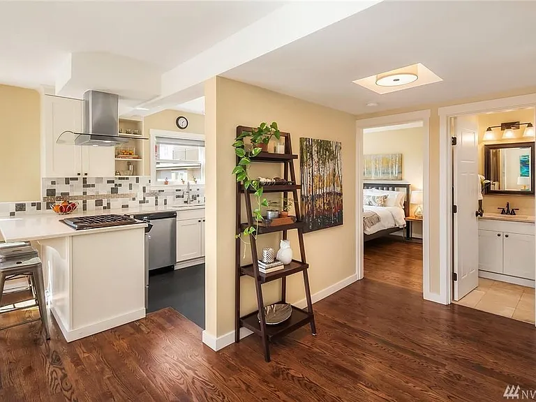 516 E Thomas St #301 — Photo 7