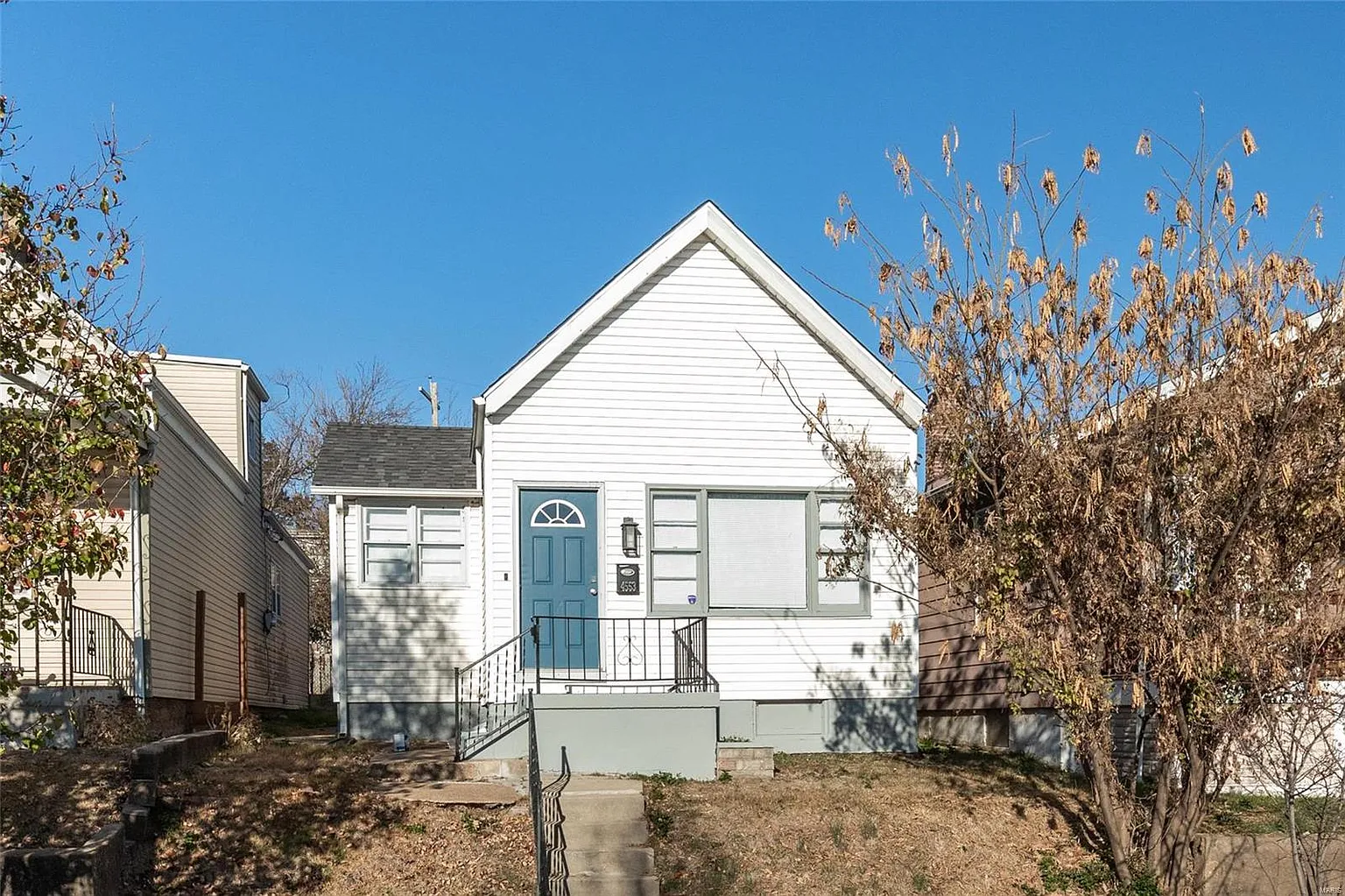 4553 Newport Ave photo 1