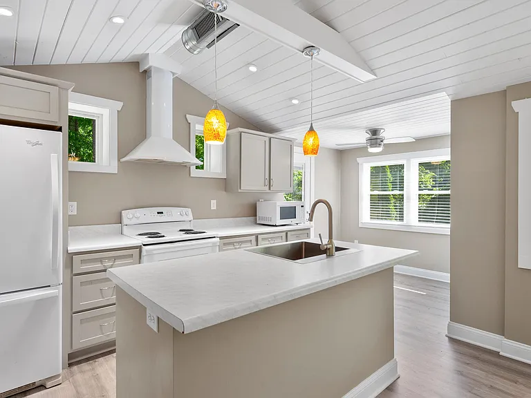 510 Fairway Dr — Photo 9