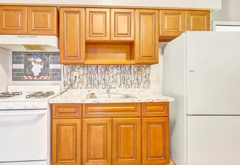 128-132 Locust St #6 — Photo 5