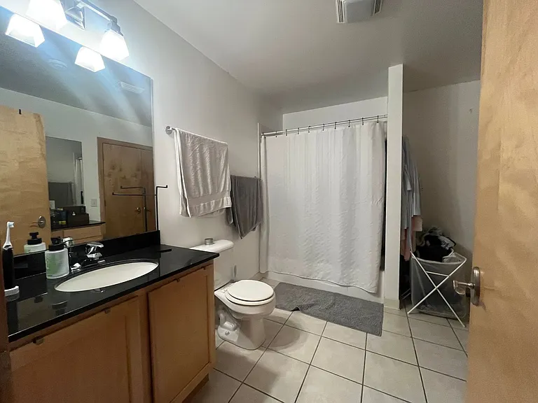 624 E Ogden Ave — Photo 3