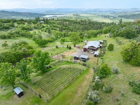 7575 Torrey Pines Ter, Eagle Pt, OR 97524