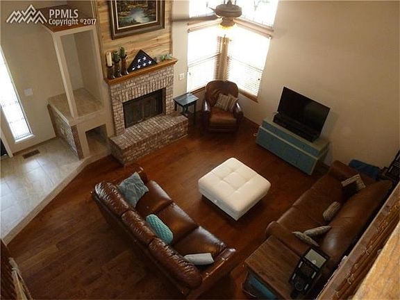 Soaring Ceilings and Beautiful Floors!