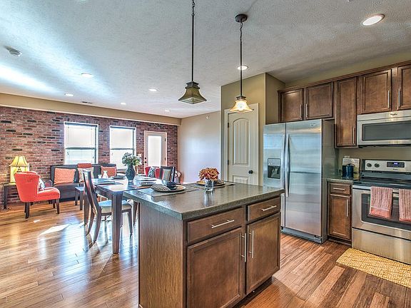 3rd image of 19009 Marcy St APT 208