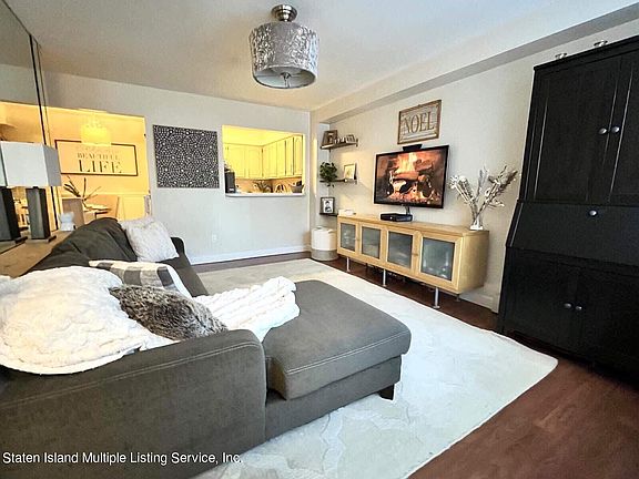 3rd image of 30 Croft Ct #A