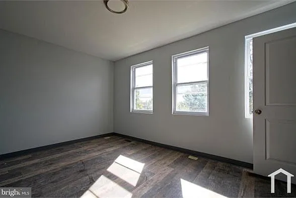 5504 Midwood Ave #2 — Photo 8