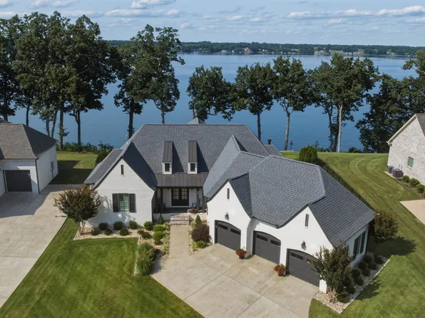 79 Crowne Point Dr, Muscle Shoals, AL 35661