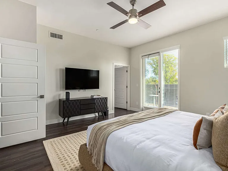 Pinnacle Vista Condominiums — Photo 10