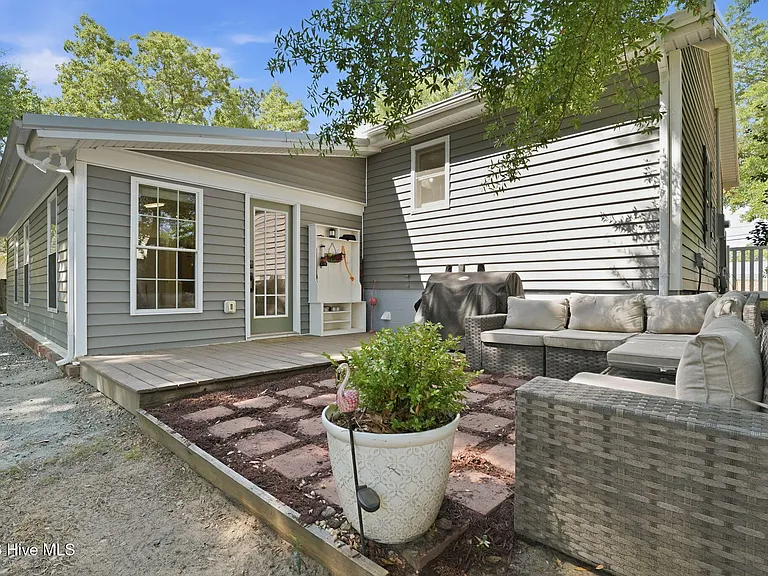 1425 Central Dr — Photo 48