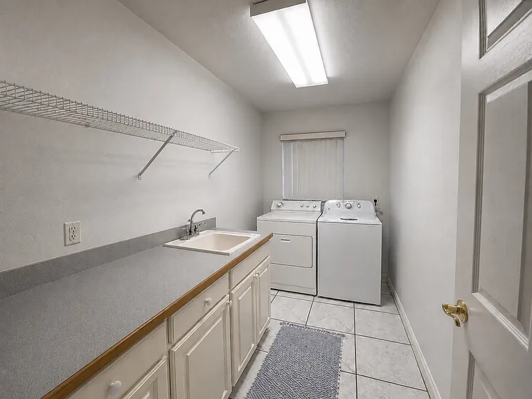230 Hill Ct — Photo 7