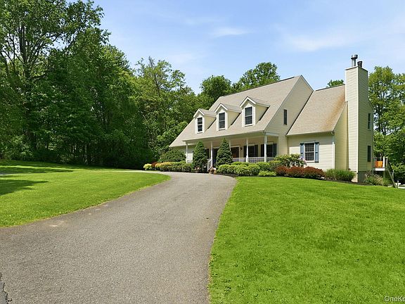 2nd image of 882 Kipling Drive