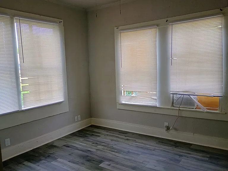 614 W Pyron Ave — Photo 5