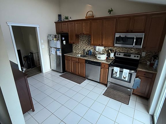5th image of 4 Edith Ln #1