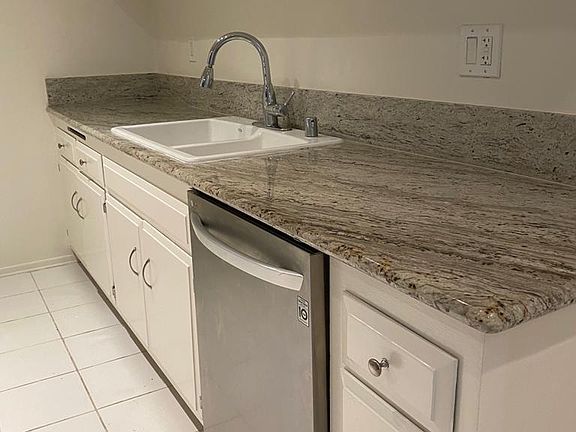 4th image of 1728 Montana Ave #37