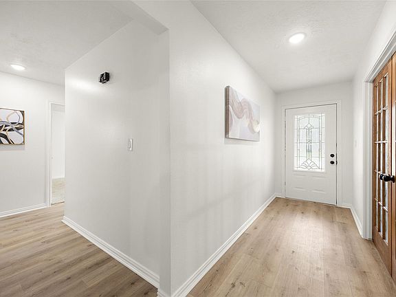 5th image of 518 Whitecap Dr