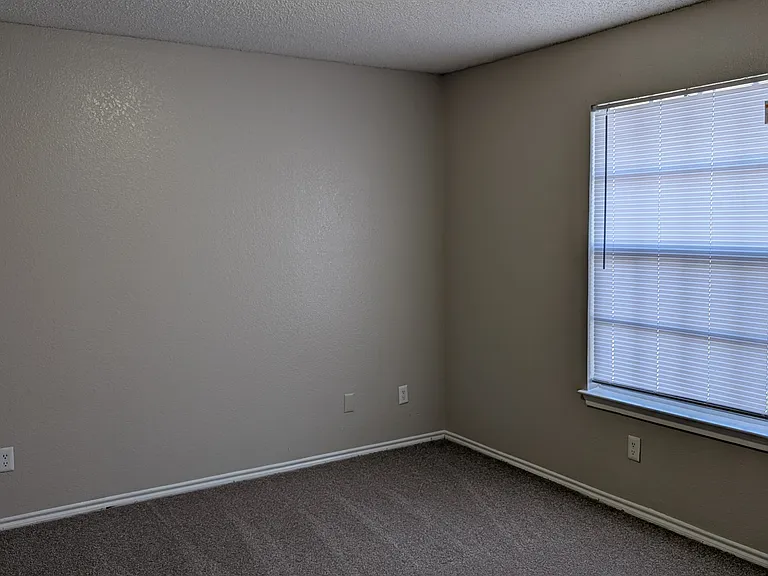 Lakeview Apartments — Photo 42