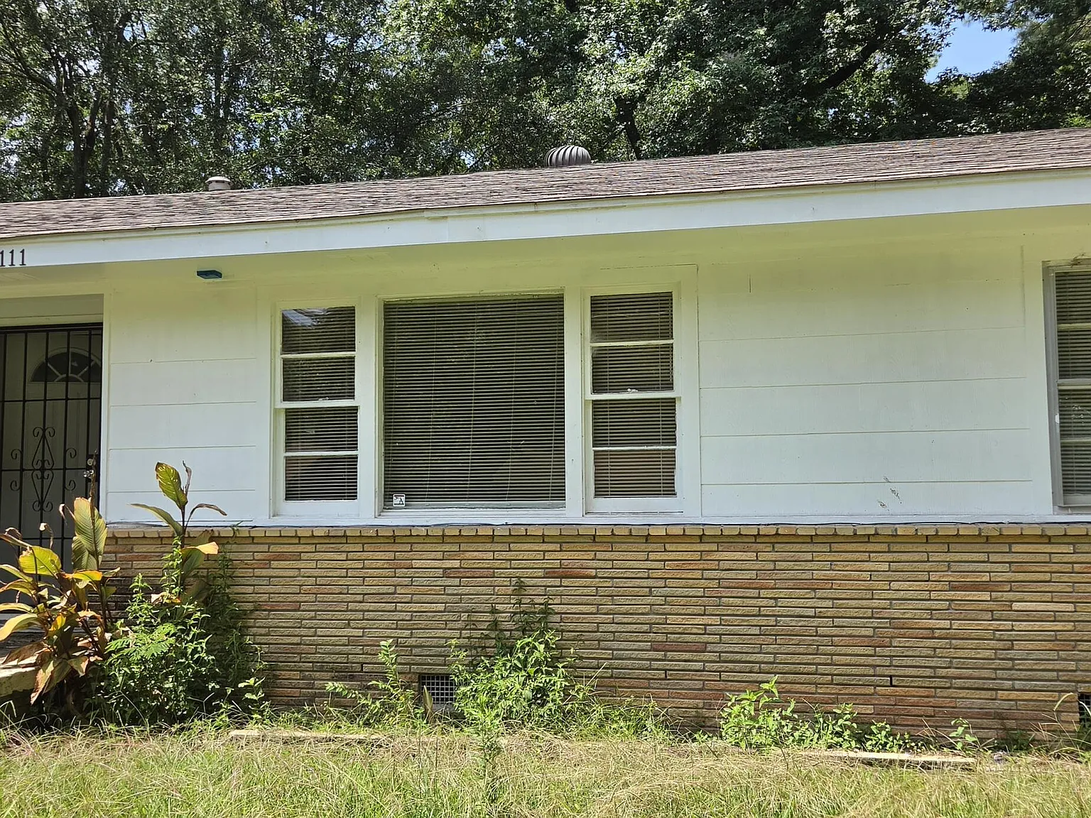 3 bed, 2.0 bath, 1931 sqft, $950 — Photo 1