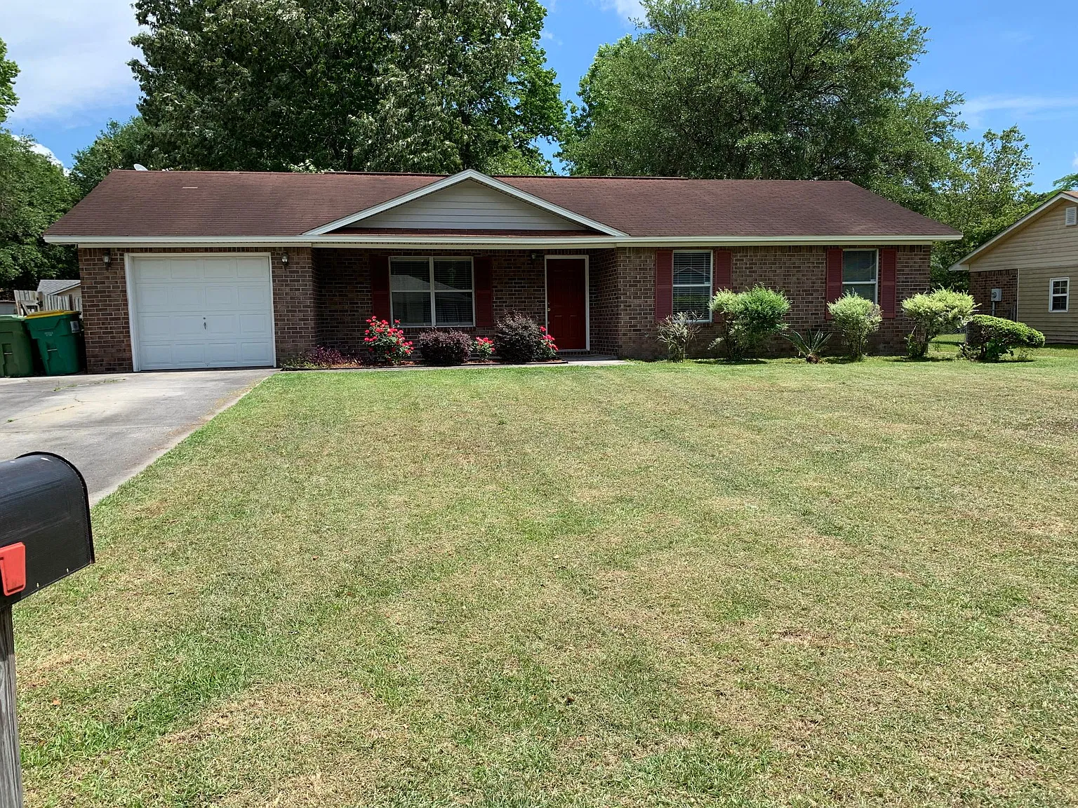 1226 Roberts Way — Photo 1