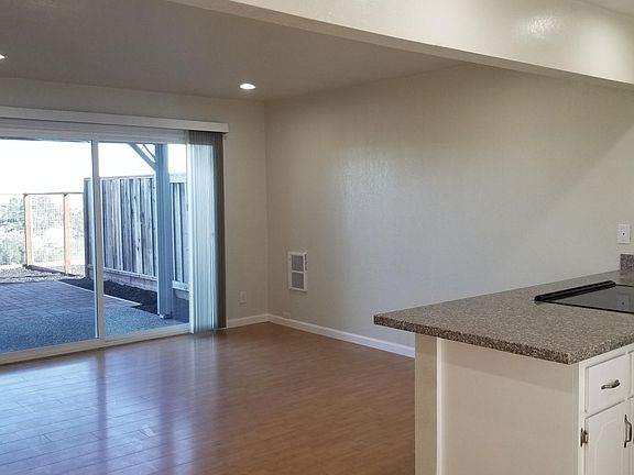 3rd image of 1991 Ascot Dr #2