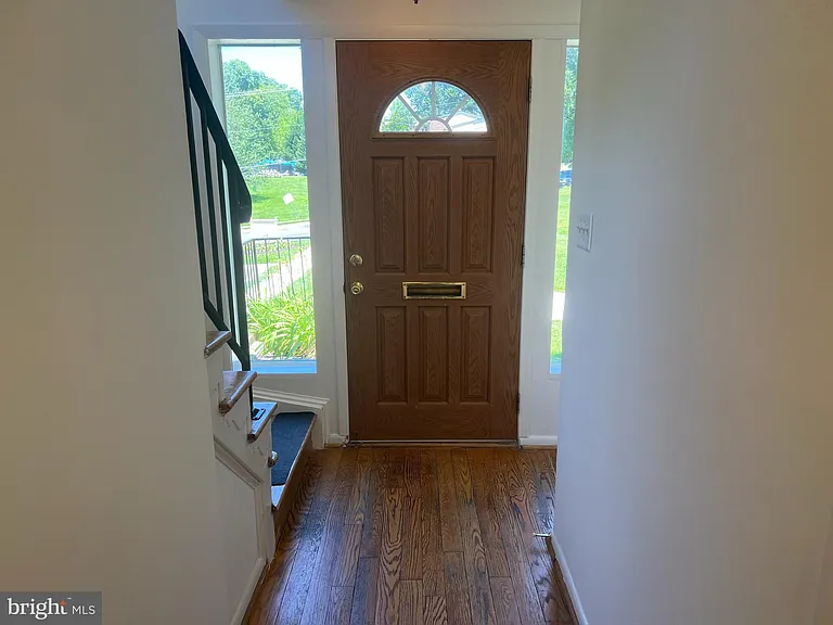 5566 Burnside Dr — Photo 6
