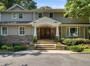 8 Clayton Drive, Dix Hills, NY 11746