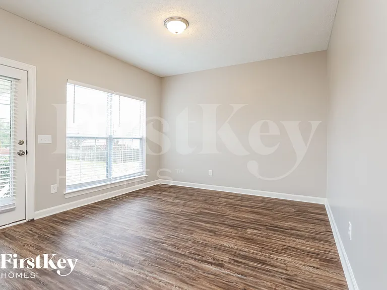 837 Manderlay Way — Photo 4