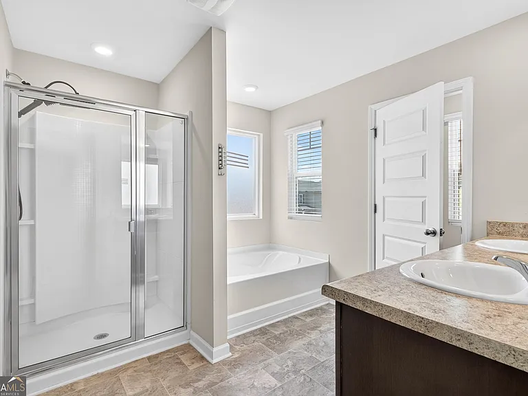 122 Silver Birch Pass — Photo 23
