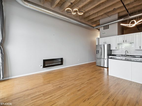 3rd image of 1645 W Ogden Ave Unit 603