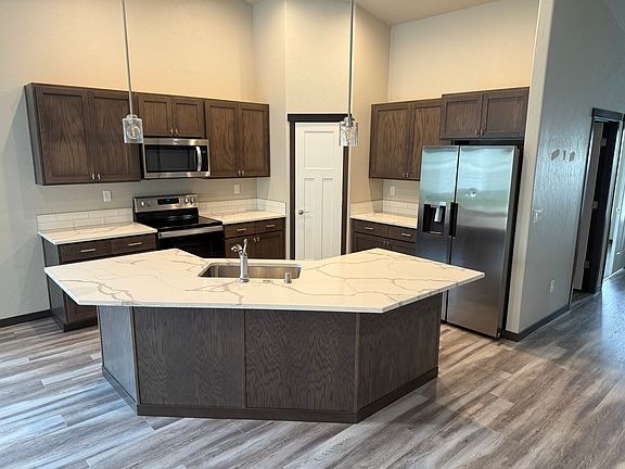 3rd image of 9605 Tyee Dr