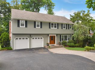 11 Hewlett Rd, Greenvale, NY 11548