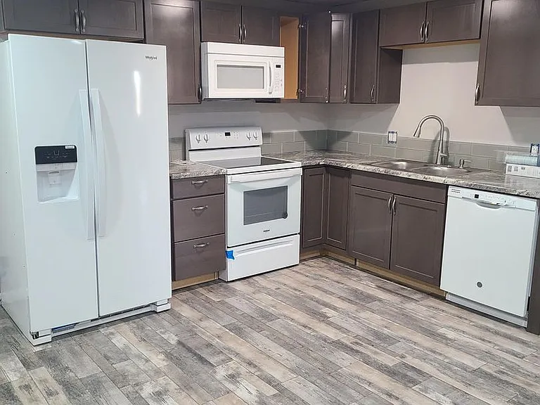 1422-1428 E 17th St — Photo 32