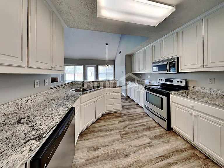 2025 Graybrook Dr — Photo 3