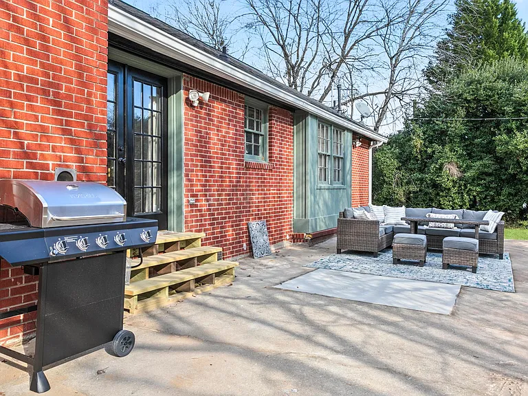 496 Kenwood Rd — Photo 6