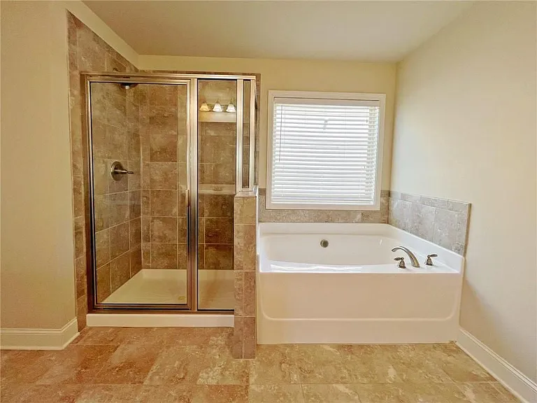330 Holdings Dr — Photo 18