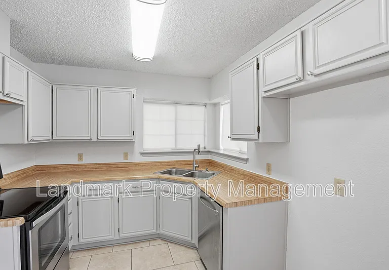 1122 Hidden Creek Dr — Photo 11