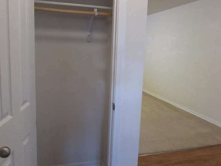 126 Andrews Dr — Photo 4