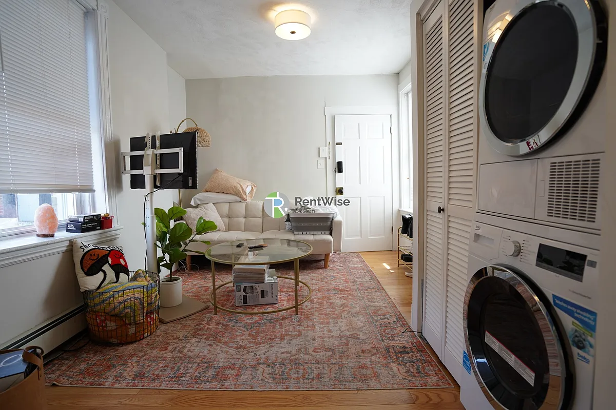 Building Photo - 152 Salem St #8