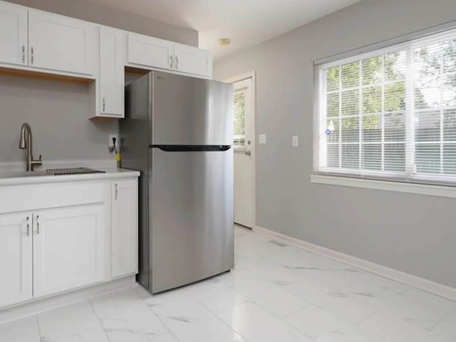 3 bed, 975 sqft, $1,300 — Photo 3