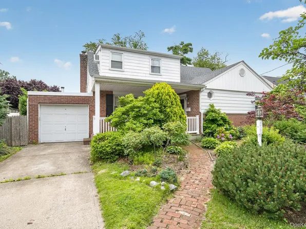 567 Pearl Street, Oceanside, NY 11572