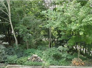1556 Glenwood Rd, Pittsburgh, PA